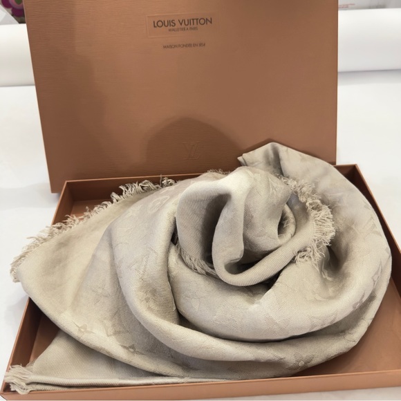 Louis Vuitton Accessories - LOUIS VUITTON Châle (Shawl) Monogram silk cream beige color
